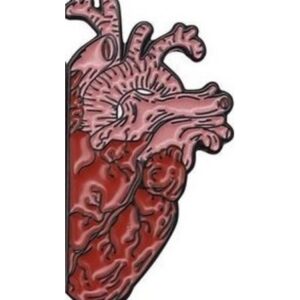 Pin Medio Corazón